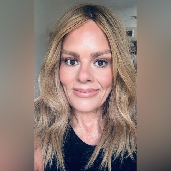 Meet your Posher, Melissa - Picture 2 of 2